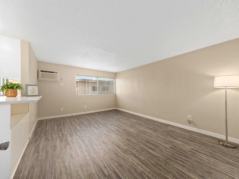 Summerview Beach Resort Luxury Apartments — Photo 41