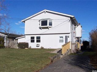 5 Wavecrest Dr, Mastic Beach, NY 11951