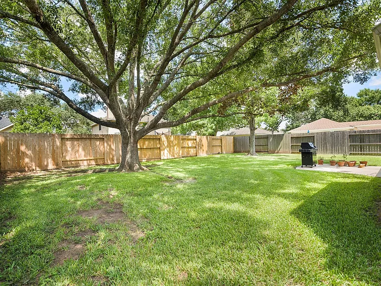 9719 Hawkins Ln — Photo 25