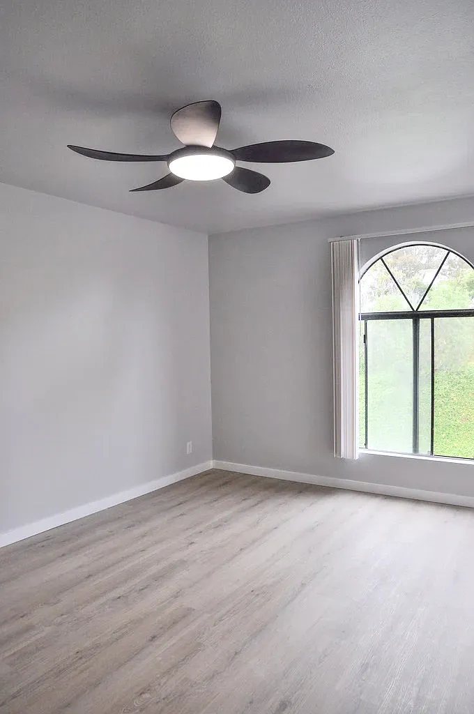 Salt & Vine Oceanside Apartments — Photo 3