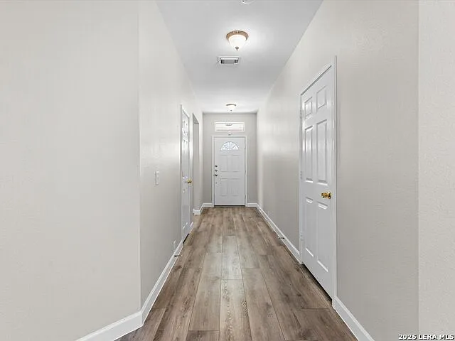 3 bed, 2.0 bath, 1758 sqft, $1,895 — Photo 2