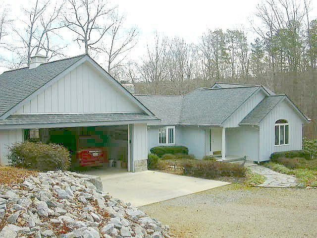 1st image of 371 Lakeside Dr