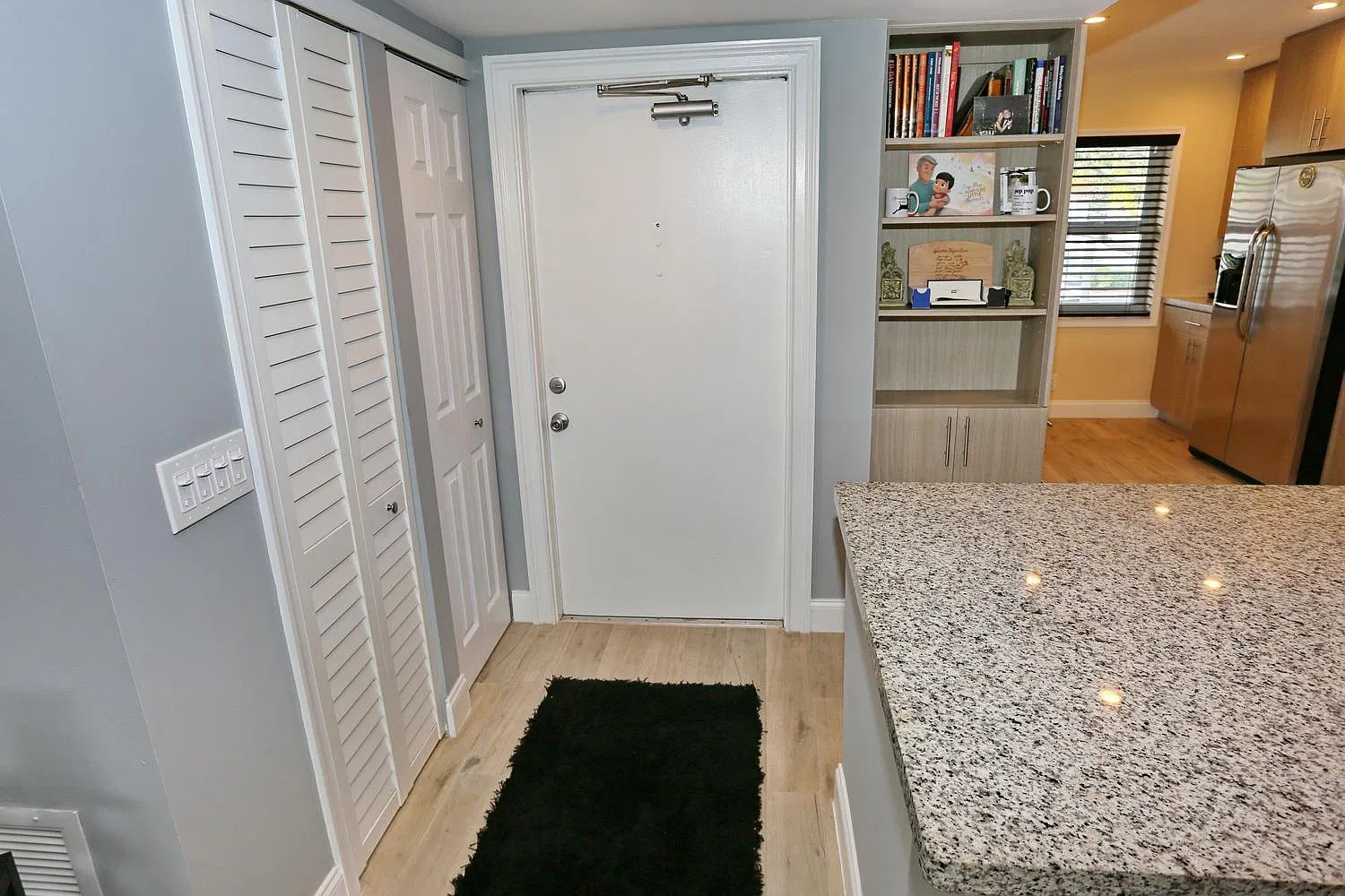 2 bed, 2.0 bath, 1044 sqft, $2,000 — Photo 2