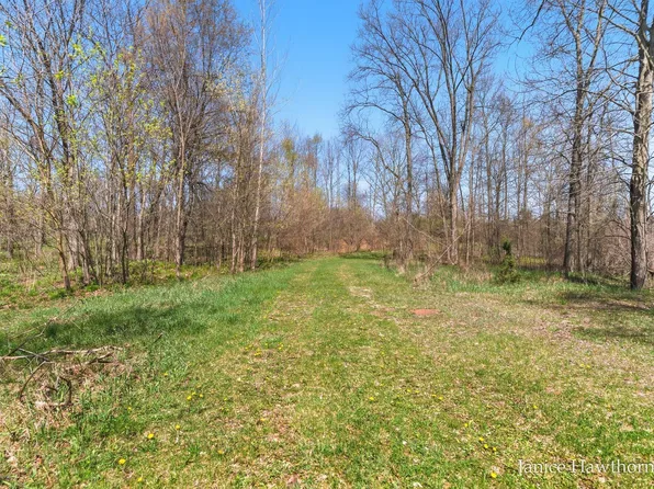 700 E Woodlawn Ave, Hastings, MI 49058