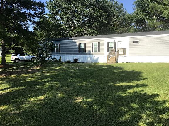 Front NE view, nice yard!