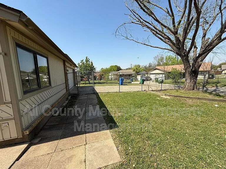 2107 Rockwood Dr — Photo 10