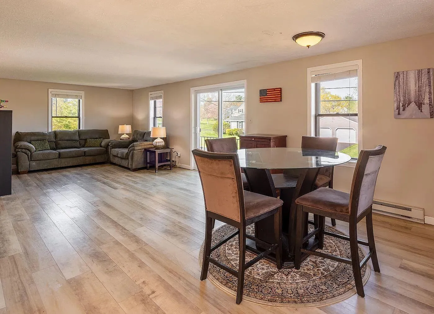 2 bed, 1095 sqft, $2,500 — Photo 2