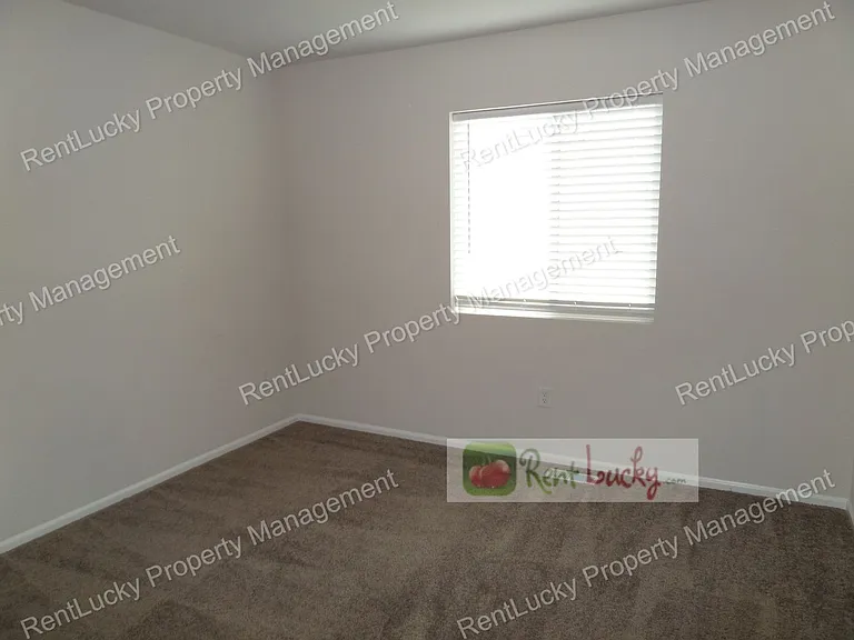 2816 Laurel Loop — Photo 16