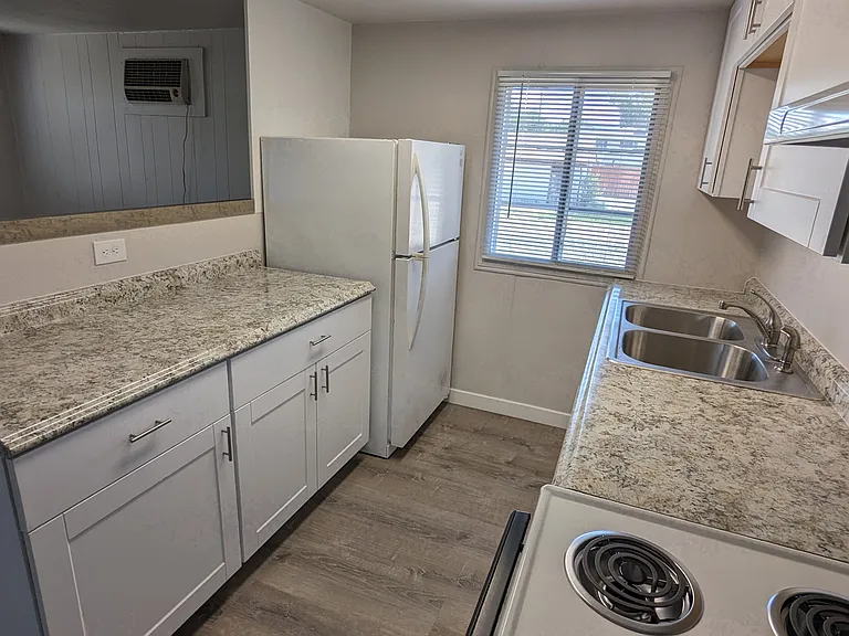 1002 S Junction Ave — Photo 11