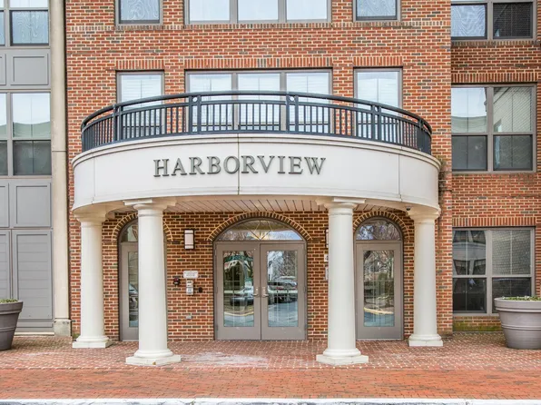 485 Harbor Side St APT 310, Woodbridge, VA 22191