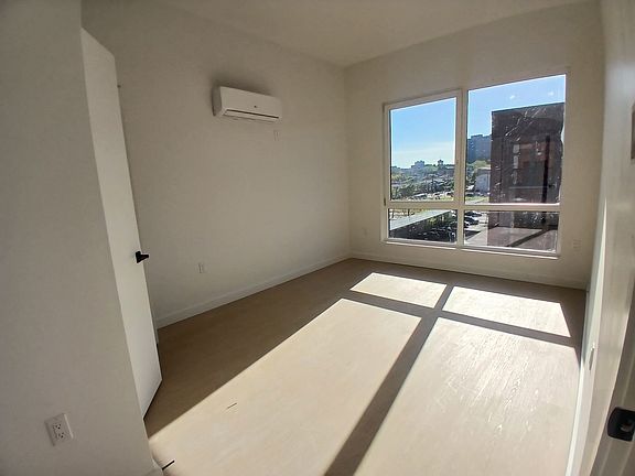 3rd image of 76 Webster St #Var2