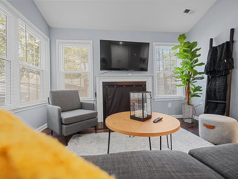 8828 Rustburg Cir — Photo 15
