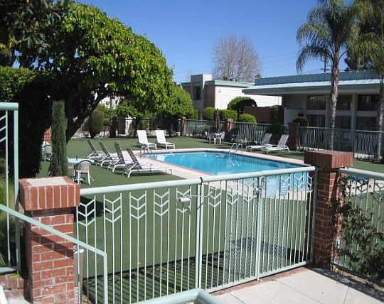 2nd image of 5301 Balboa Blvd Unit B4