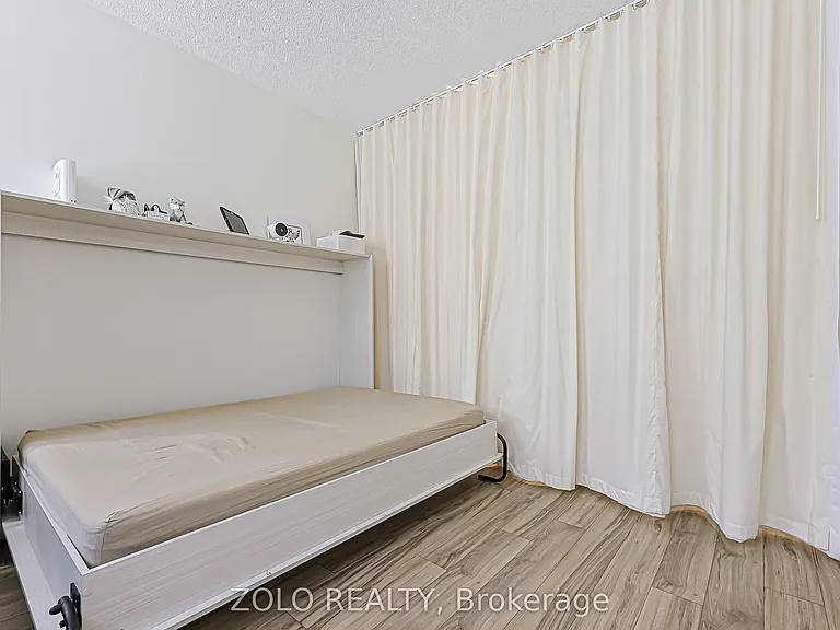555 Yonge St #804 — Photo 13