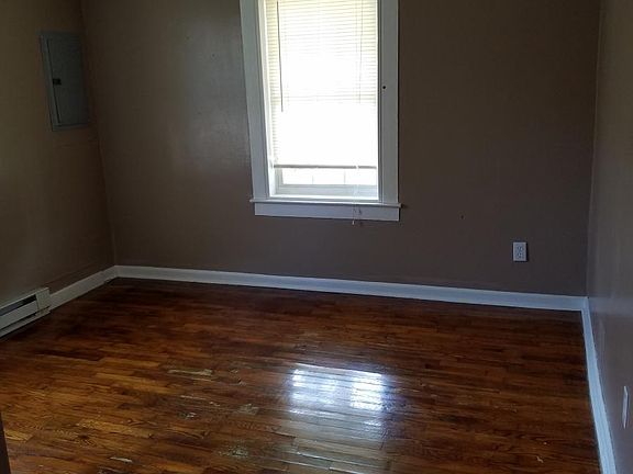 4th image of 275 Lincoln Ave #A