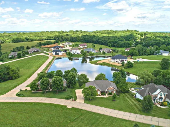 924 Cobblestone Dr, Washington, MO 63090