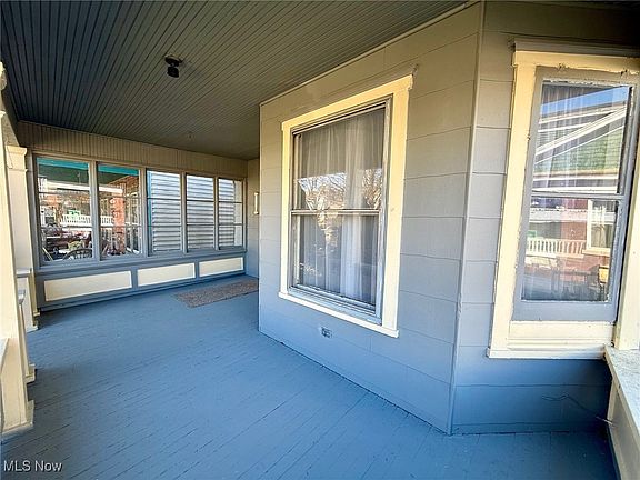 2nd image of 711 2nd St