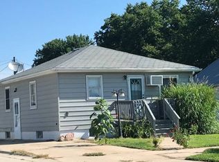 1112 D St, Geneva, NE 68361