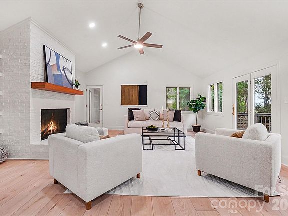 3rd image of 5042 Marci Ln