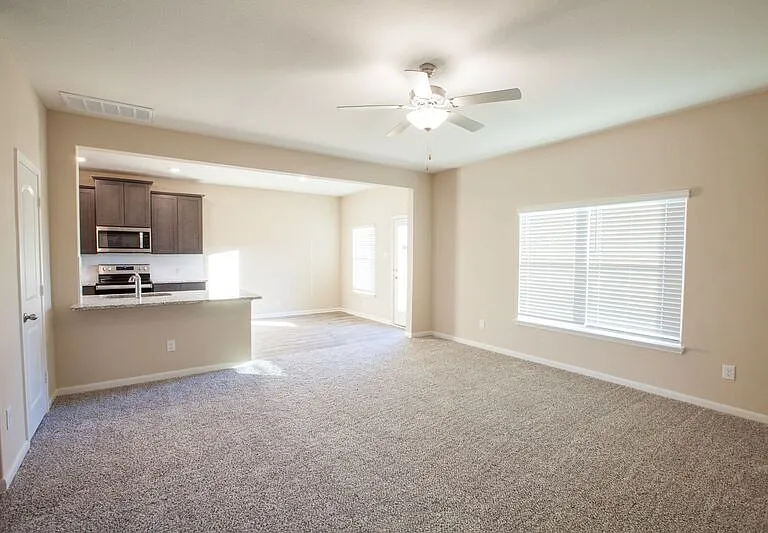 1917 Dahlia Way — Photo 5