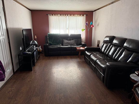 2nd image of 709 Valley View Dr