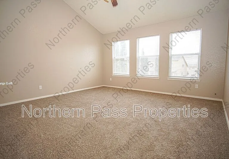 10790 Adin St — Photo 30