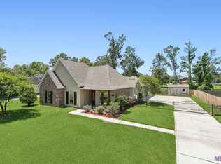 29403 White Oak Dr, Livingston, LA 70754