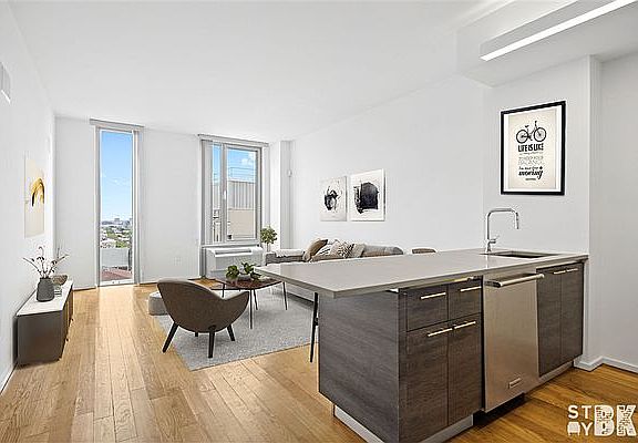 4th image of 172 Montague St APT 7A