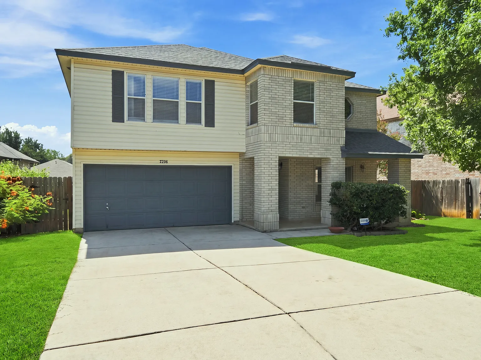 4 bed, 2.5 bath, 2637 sqft, $2,350 — Photo 1