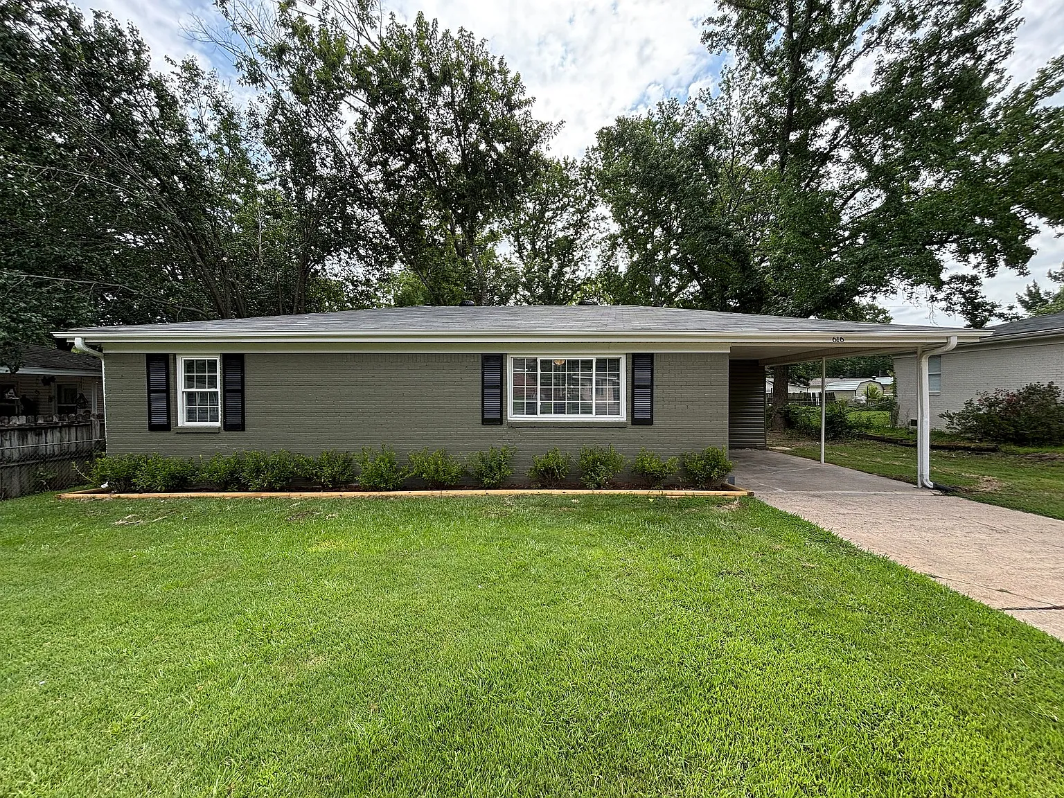 616 Sorrells Dr — Photo 1