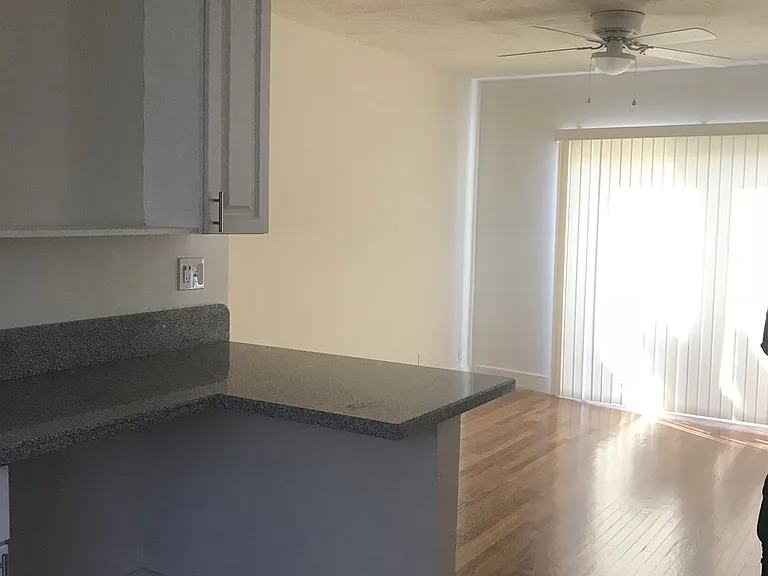337 W Arden Ave — Photo 7