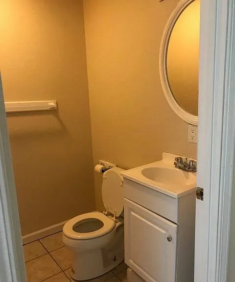 510-5 S Poplar St — Photo 5