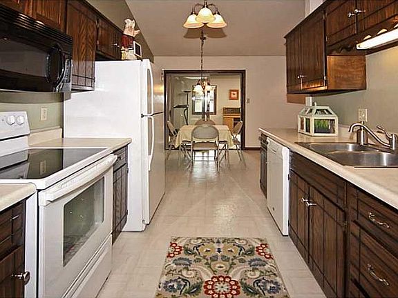 5th image of 635 Sun Valley Ct