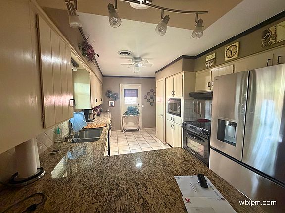 5th image of 3404 Royal Rd