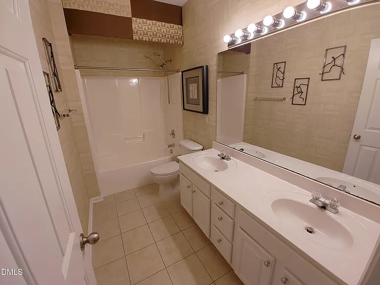 606 Lyon Tree Ln — Photo 25