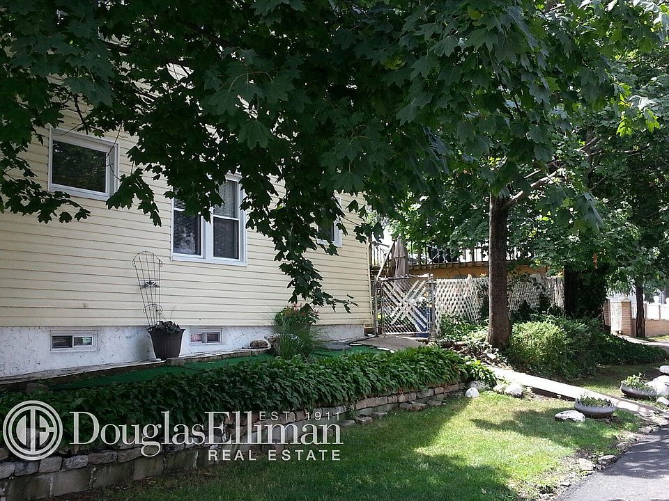 2nd image of 2502 Curtis St