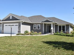 1000 Meadow View Ct, Twin Lakes, WI 53181