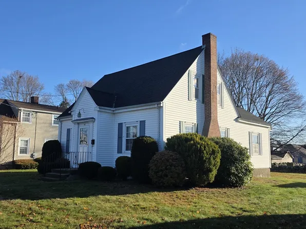 54 Grant Ave, Somerset, MA 02726