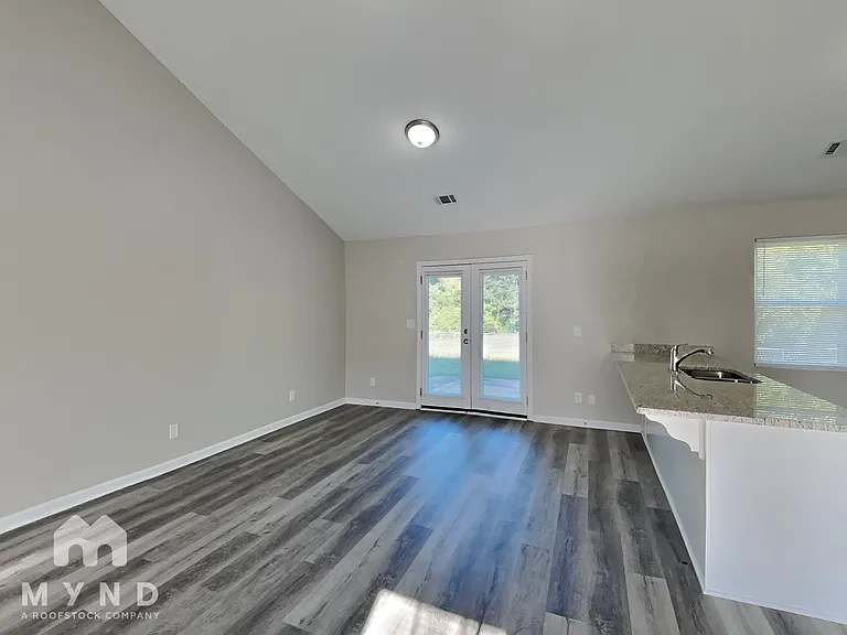 215 Shamrock Way — Photo 7