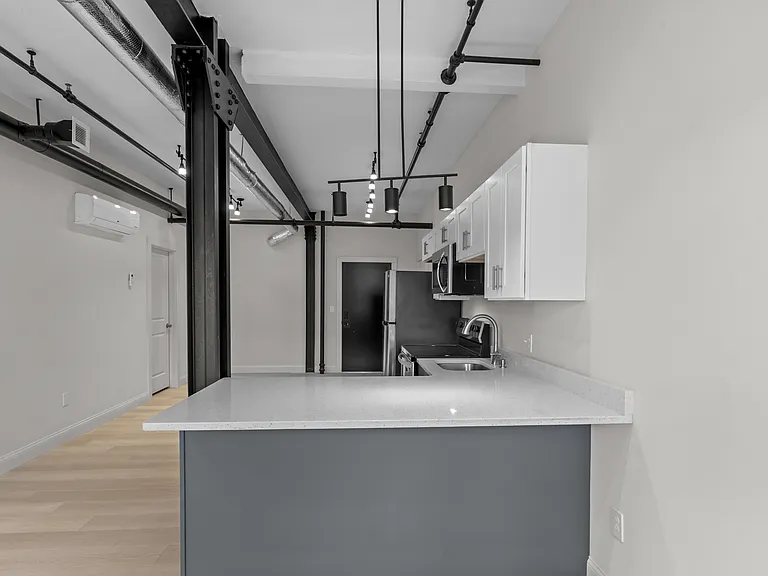 105 William St #206 — Photo 7
