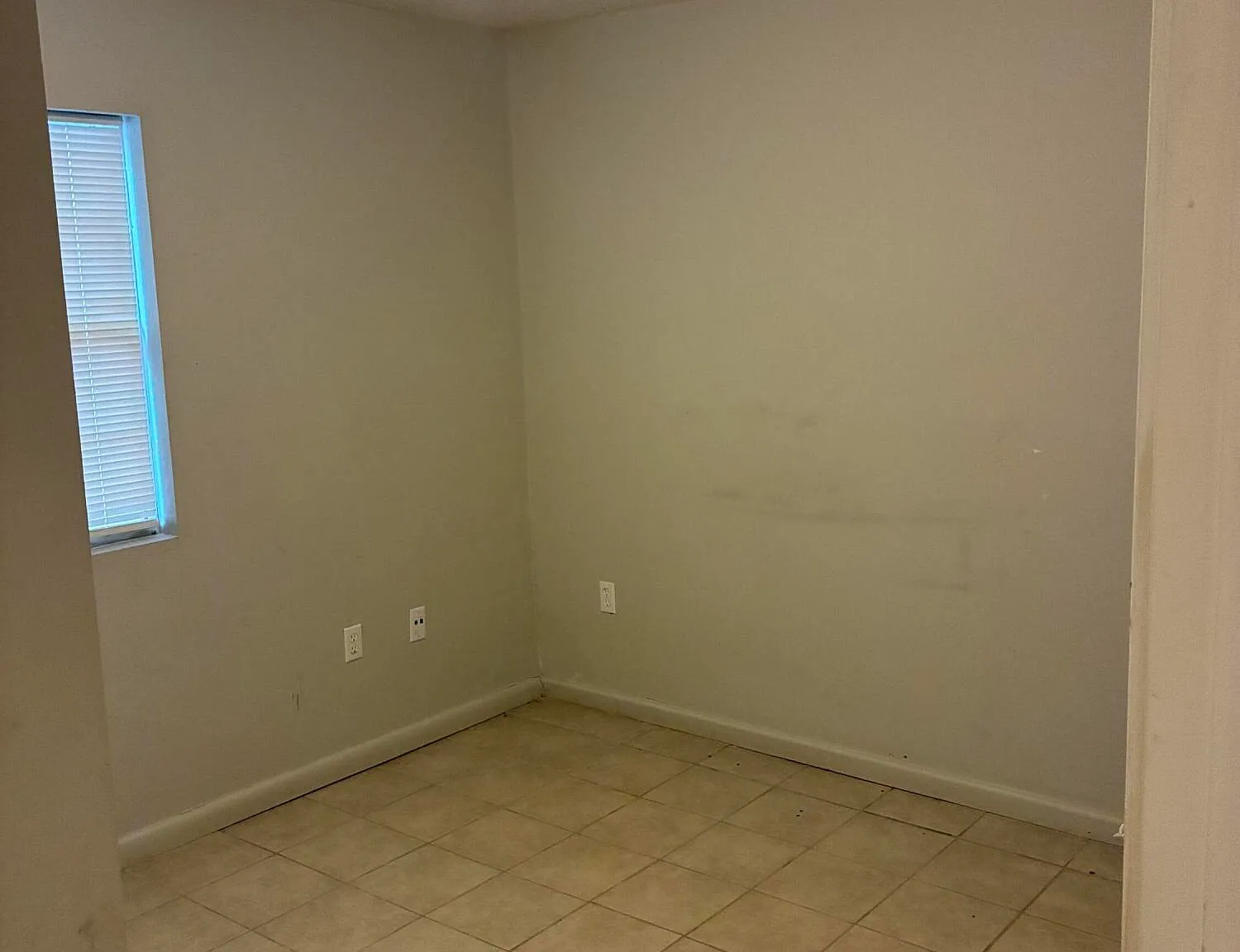 3 bed, 2.0 bath, 1200 sqft, $1,000 — Photo 4