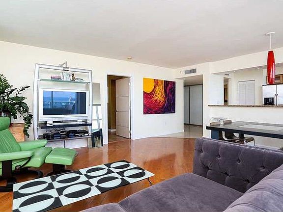 4th image of 650 West Ave APT 2002