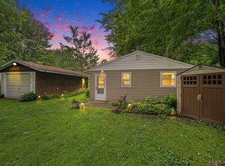 4216 Breezy Point Dr, Allegan, MI 49010
