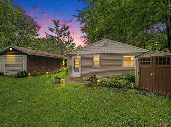 4216 Breezy Point Dr, Allegan, MI 49010