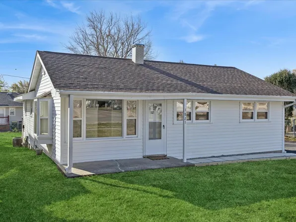 821 Oakwood Dr, Round Lake Beach, IL 60073