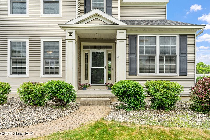 3rd image of 10 Surrey Drive