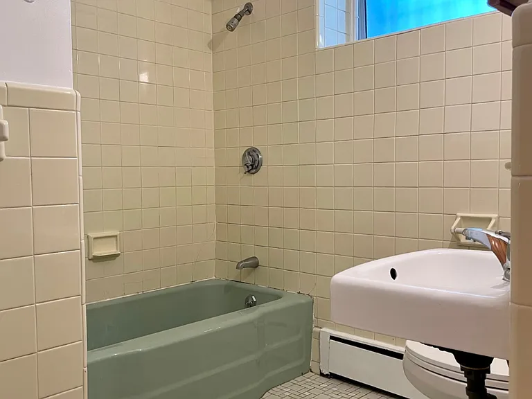 76 Euston Rd #1A — Photo 5