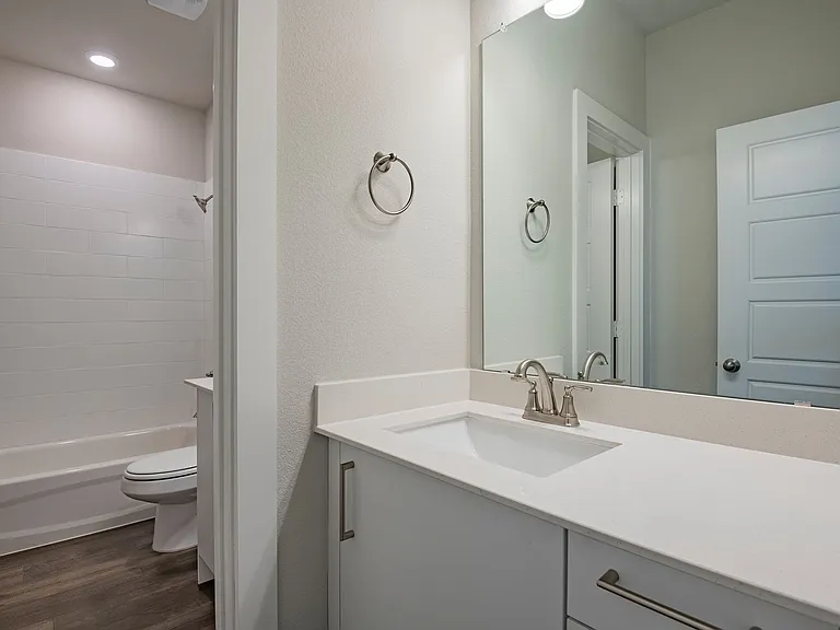 653 Wheatfield Dr — Photo 13