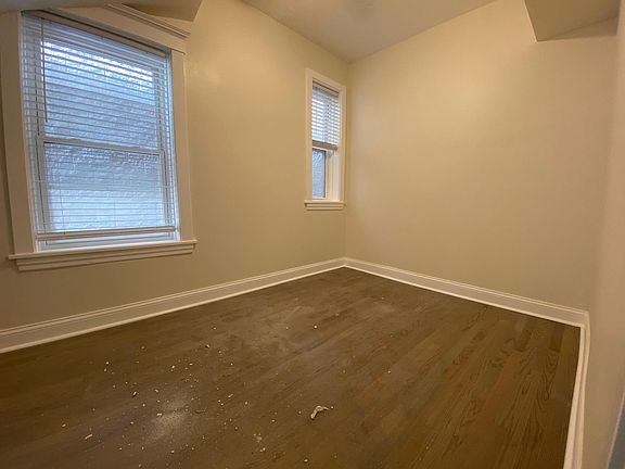 5th image of 2225 N Leavitt St #1