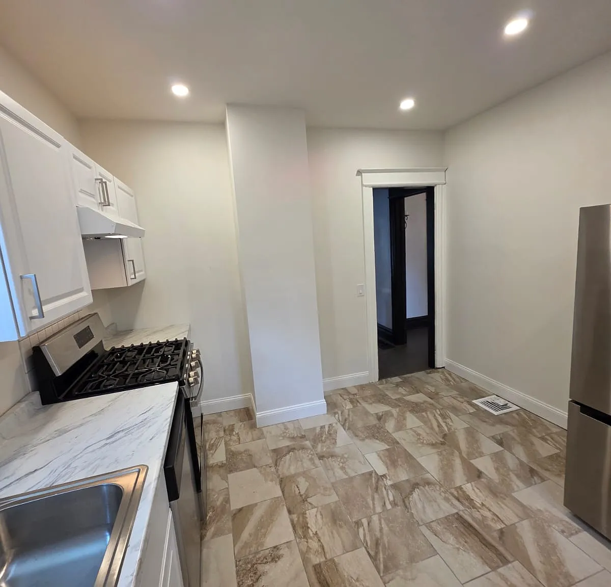 4 bed, 1440 sqft, $2,000 — Photo 3